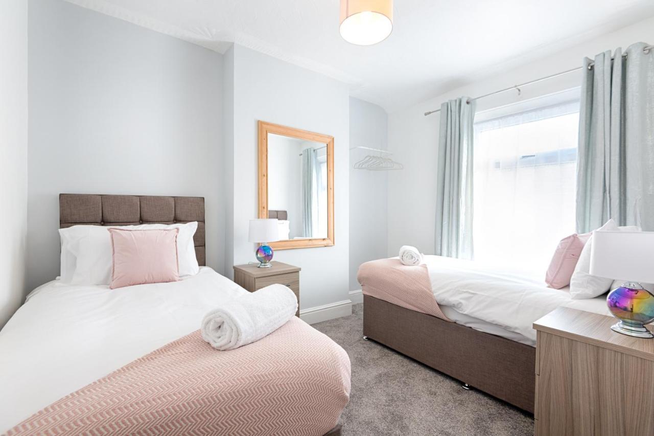 City Centre, Parking, Smart Tv'S In All Rooms Swansea Bagian luar foto