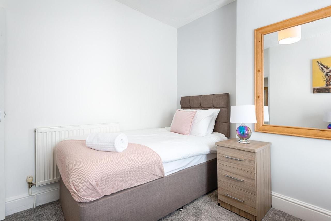 City Centre, Parking, Smart Tv'S In All Rooms Swansea Bagian luar foto